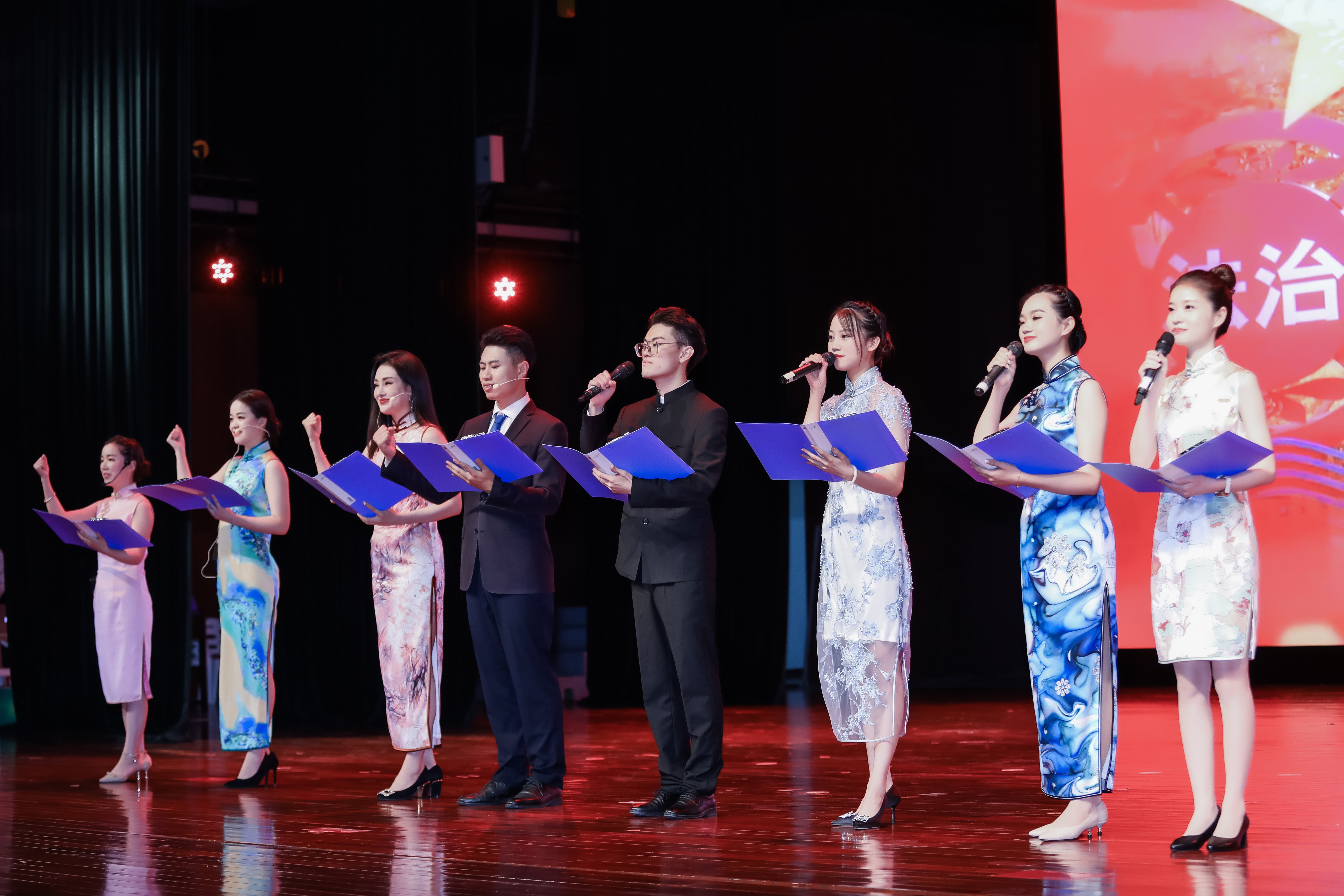 安皓导师团队节目:诗歌朗诵《我的梦》上午9点钟,首先进行的是团队赛.